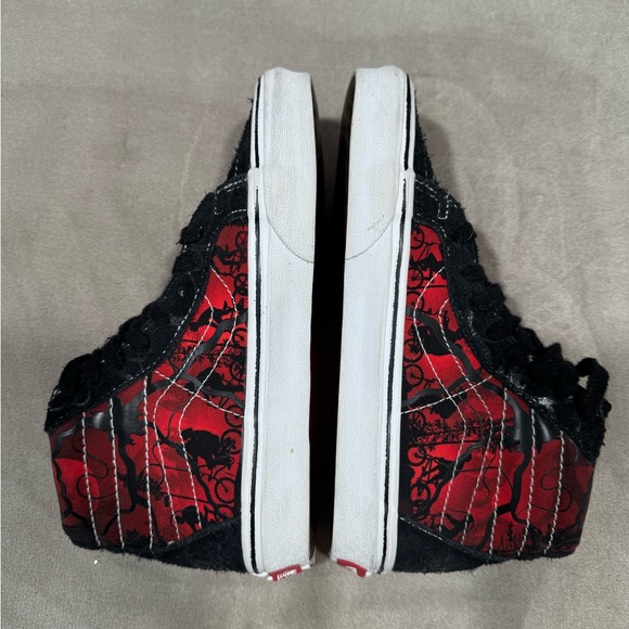 Vans x Stranger Things Sk8-Hi Reissue Sneakers - Picture 8 of 12